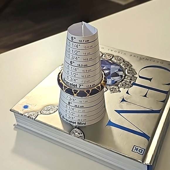 Vintage Gold Tone Enamel Cuff Clamper Bracelet. - Picture 7 of 8